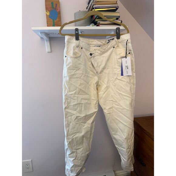 White asymmetrical waist slim barrel white/cream jeans Future Collective 12 NWT - Picture 6 of 6